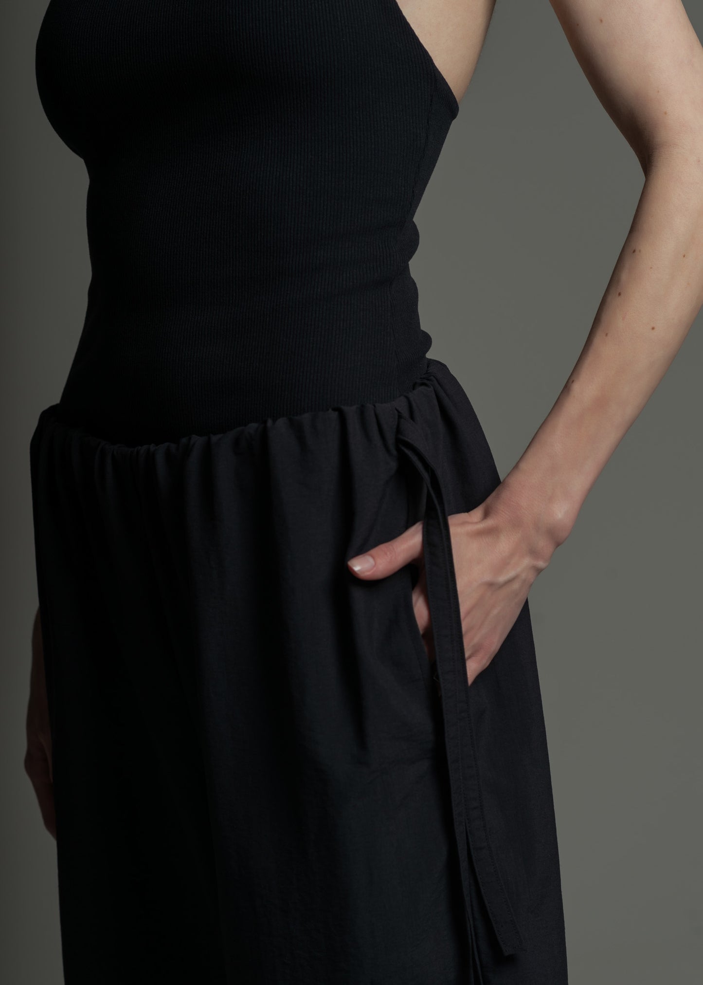 Calça Roll preta em poliamida bio-d